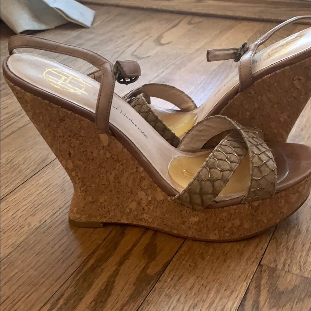 House of Harlow Beige/Gold Wedge Shoe Size 38.5